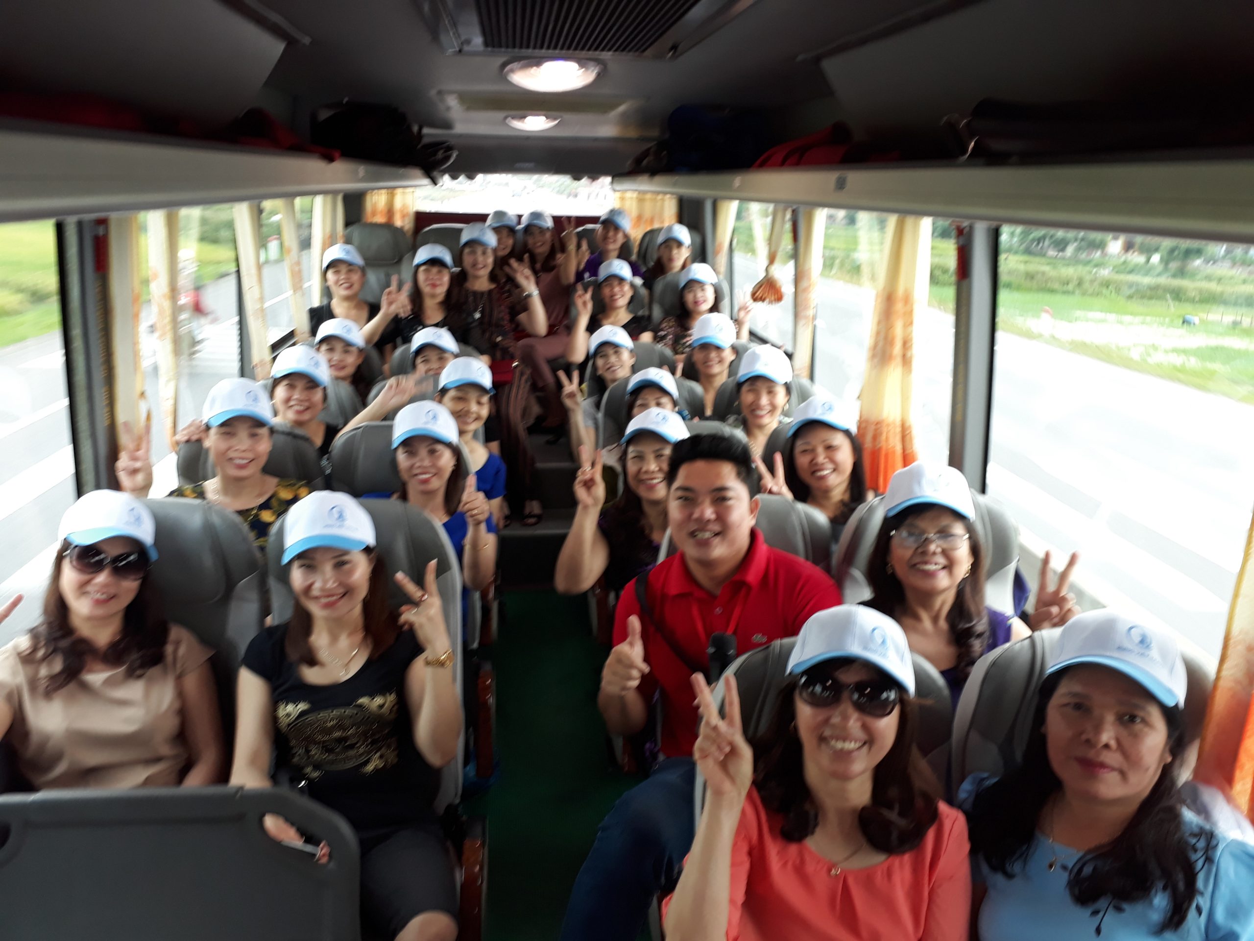 hung viet travel lam dieu tren xe