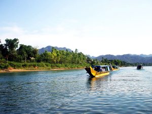 du thuyền trên sông son