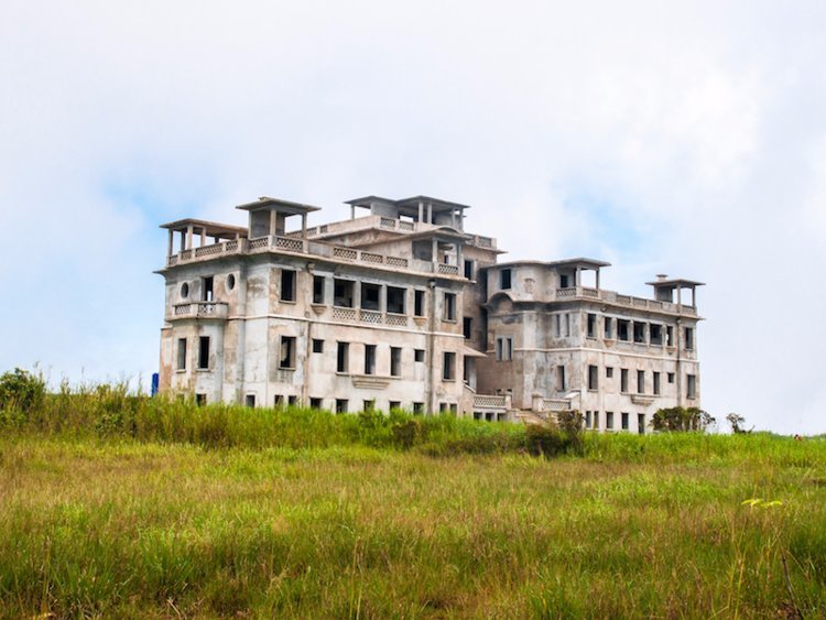 Khách sạn Bokor Palace